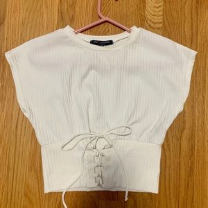 White top with adjustable waist